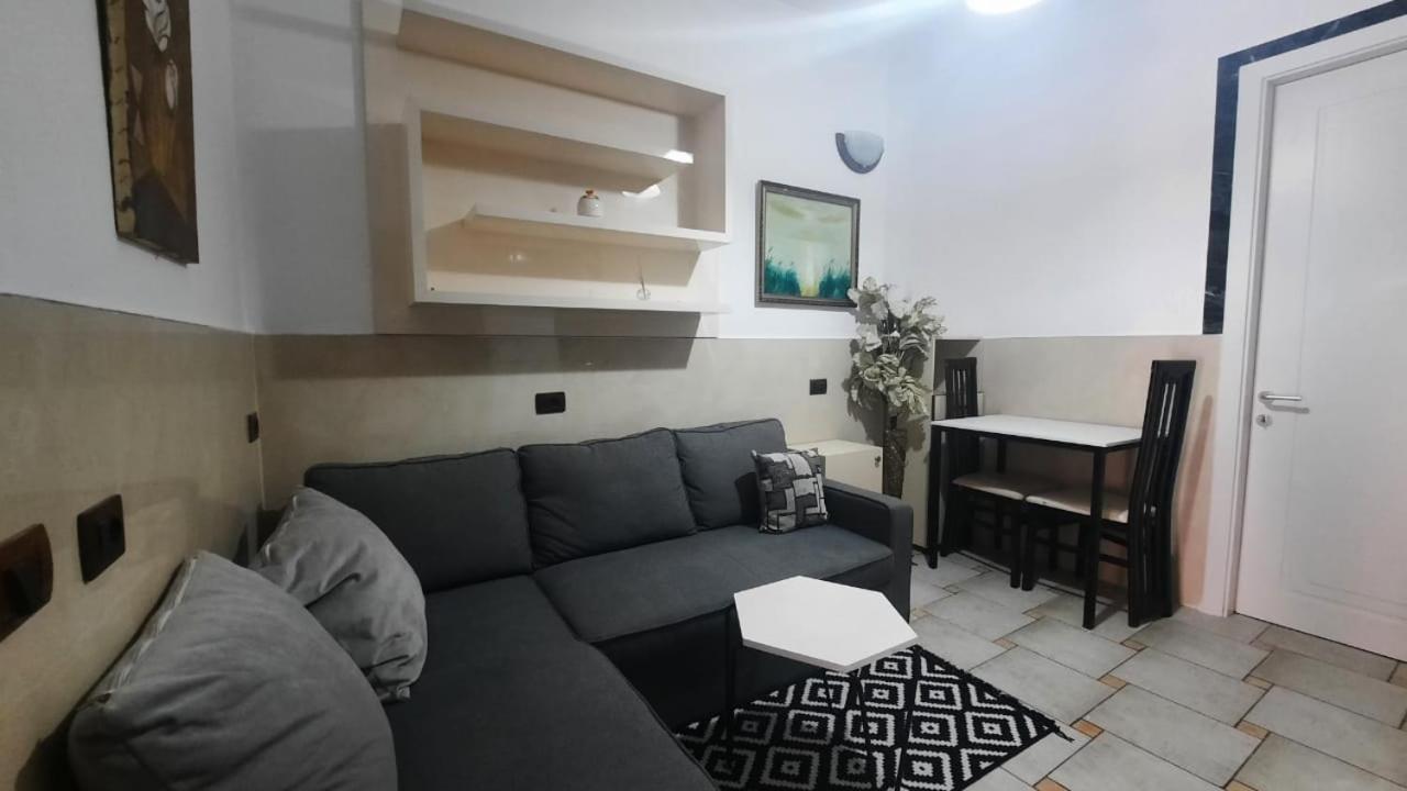 Lovely And Quite Appartament 1-3 A * Tirana